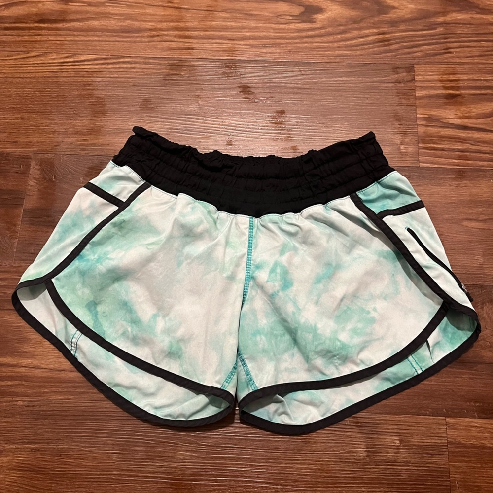 LULULEMON Tracker Short || *2-way Stretch
Size 8